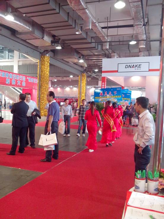 魅力長沙 風采依舊——雅迅達屏顯天下84寸監(jiān)視器驚艷亮相